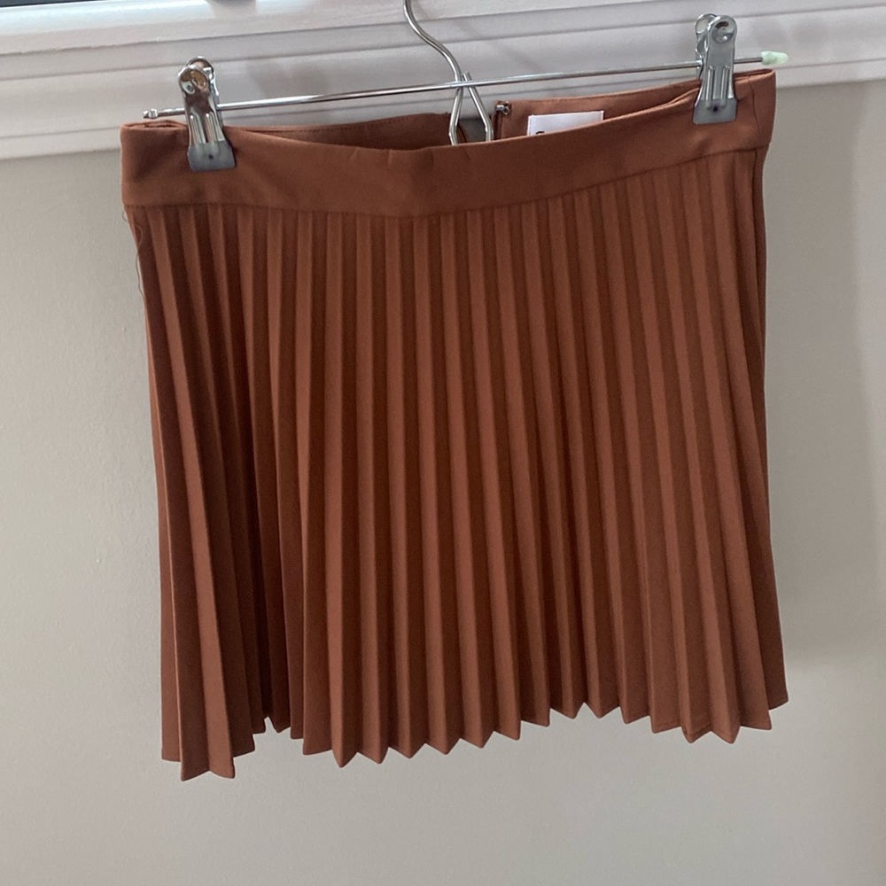 Pleated skirt.